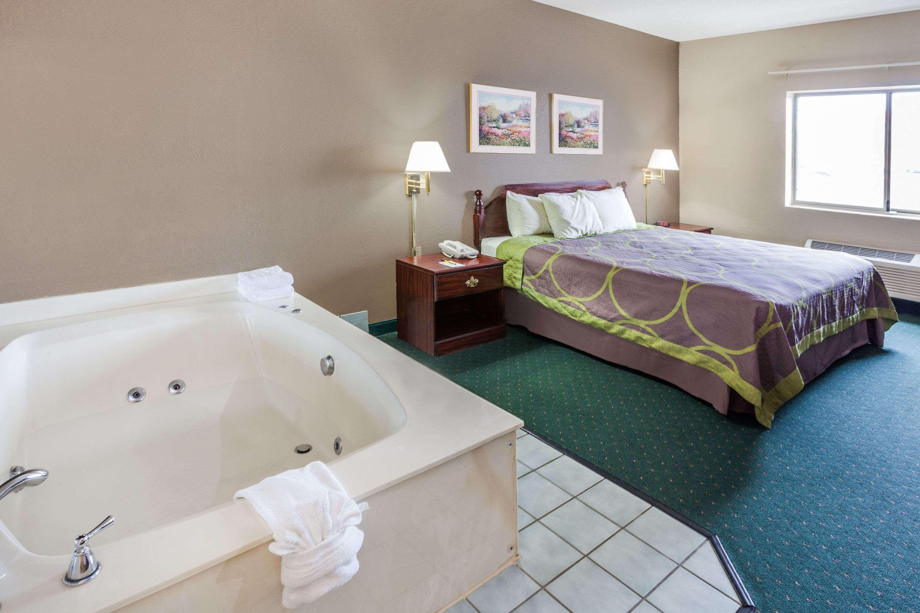 Super 8 By Wyndham Valparaiso Zewnętrze zdjęcie