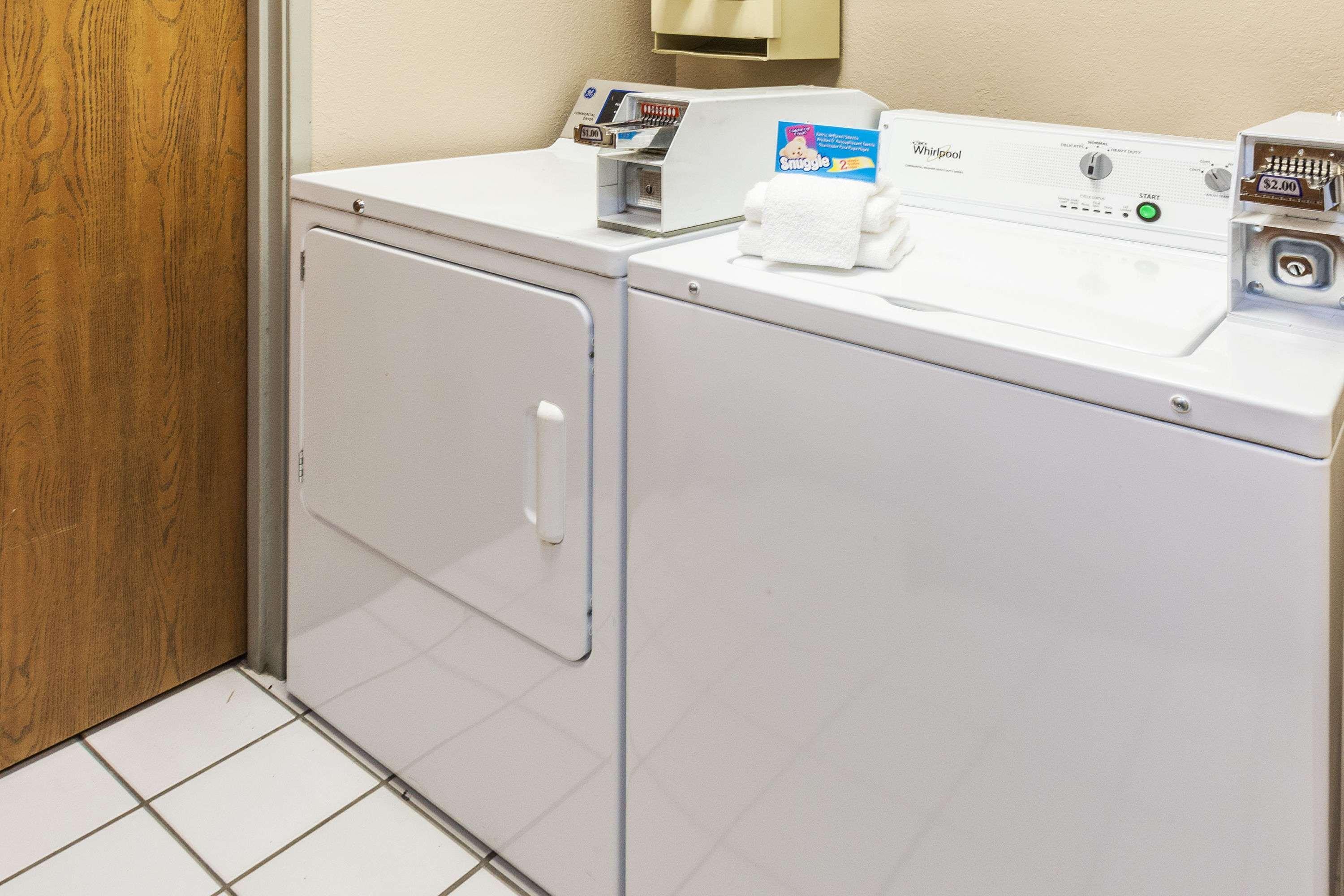 Super 8 By Wyndham Valparaiso Zewnętrze zdjęcie